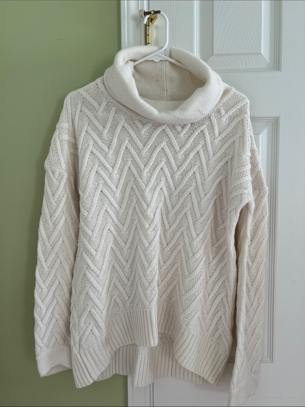 Three Dots Cozy Cream Cable-Knit Turtleneck Sweater